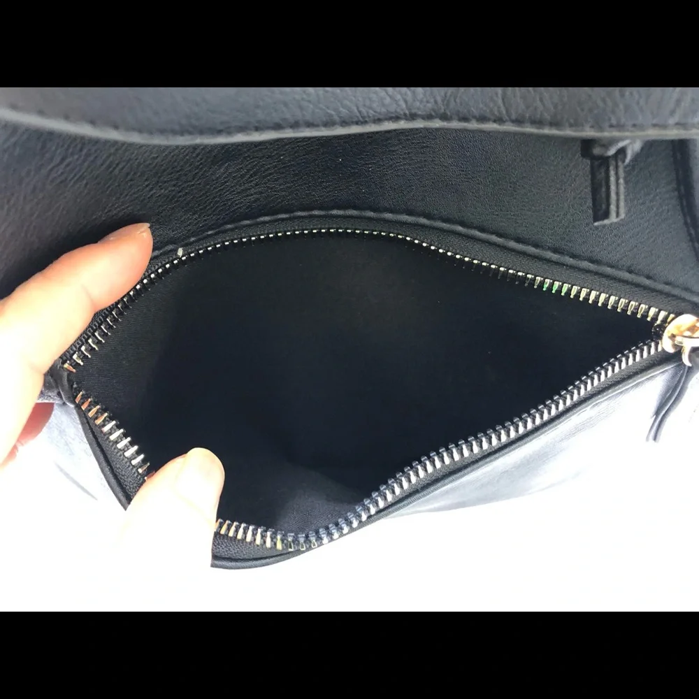 3/$20 - Ardene drawstring backpack - Picture 4 of 8